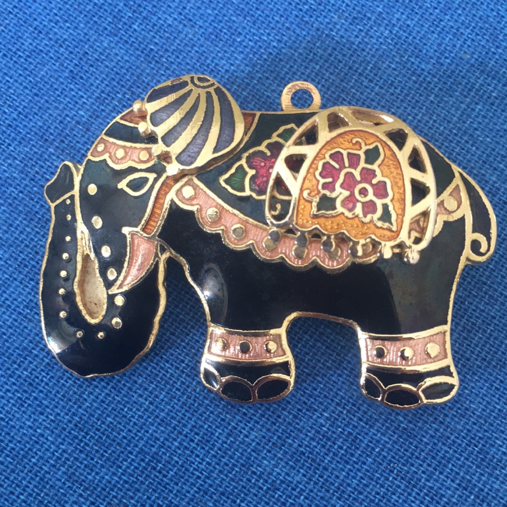 Elephant pin or pendant.